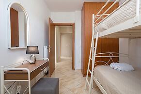 Tumeremos Holiday Apartment for 8 People Private Bbq Area