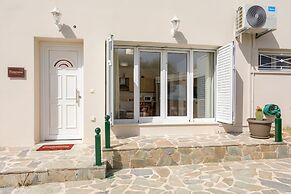 Tumeremos Holiday Apartment for 8 People Private Bbq Area