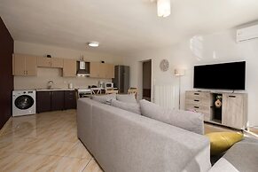 Tumeremos Holiday Apartment for 8 People Private Bbq Area