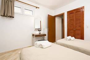 Tumeremos Holiday Apartment for 8 People Private Bbq Area