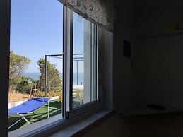 Fonte da Telha Cliff House