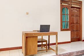 OYO Life 93662 Kost Pak Budi