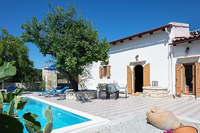 Silver Gem Villa With Private Pool