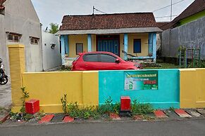 OYO Life 93712 Vanda Family