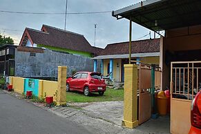 OYO Life 93712 Vanda Family