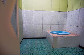 OYO Life 93712 Vanda Family