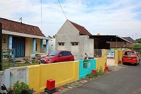 OYO Life 93712 Vanda Family