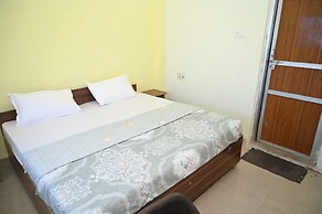 Goroomgo Mahamaya Guest House Varanasi