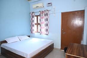 Goroomgo Mahamaya Guest House Varanasi