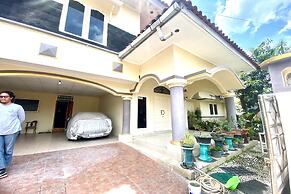 SPOT ON 93711 Kenzie Bunkbed Syariah