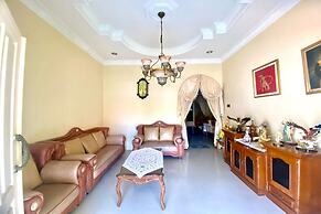 SPOT ON 93711 Kenzie Bunkbed Syariah