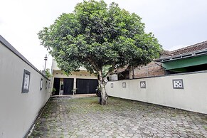 Capital O 93716 Family Guesthouse Syariah