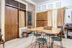 Capital O 93716 Family Guesthouse Syariah