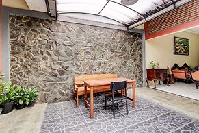 Capital O 93716 Family Guesthouse Syariah