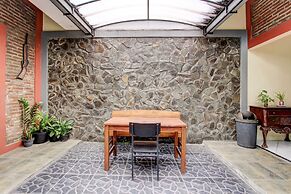 Capital O 93716 Family Guesthouse Syariah