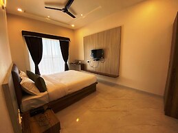The Grand Sarovar Inn and Suites