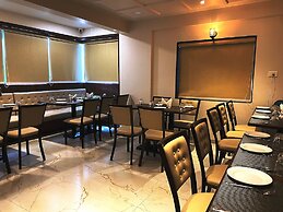 The Grand Sarovar Inn and Suites