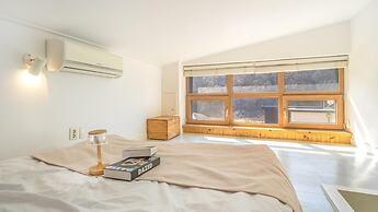 Hongcheon Noilgangmaeul Pet Pension