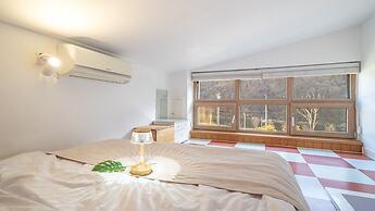 Hongcheon Noilgangmaeul Pet Pension