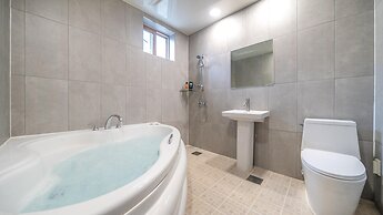 Hongcheon Noilgangmaeul Pet Pension