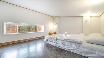 Hongcheon Noilgangmaeul Pet Pension