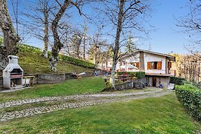 Comfortable Home Vittoria2 Among Greenery