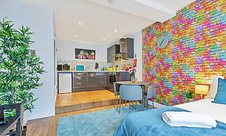 Rainbow Studio - Spacious City Centre - Close to sea - Sleeps 1 to 3 G