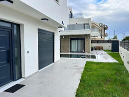 Elegant & Stylish Villas With Shared Pool in Crete