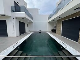 Elegant & Stylish Villas With Shared Pool in Crete