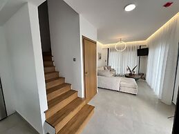 Elegant & Stylish Villas With Shared Pool in Crete