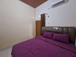 OYO 93714 Guest House Gembul Syariah