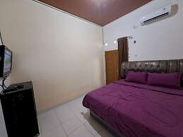 OYO 93714 Guest House Gembul Syariah