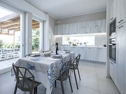 Charming Villa Close to the Beach - Beahost
