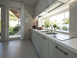 Charming Villa Close to the Beach - Beahost