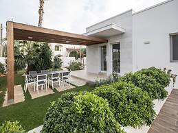 Charming Villa Close to the Beach - Beahost