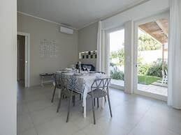 Charming Villa Close to the Beach - Beahost