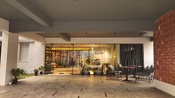Hotel Kyzen HiTech City- Your Zenly Stay