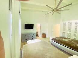 Seasideserenity - Luxury Villa Steps From The Beach