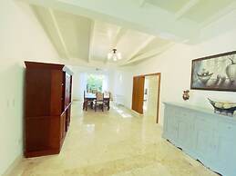 Seasideserenity - Luxury Villa Steps From The Beach