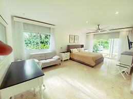 Seasideserenity - Luxury Villa Steps From The Beach