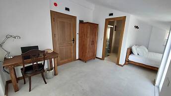 Seron Mountain House