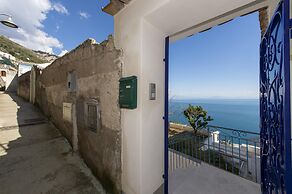 Villa Gr - Enchanting Villa Overlooking the Sea