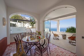 Villa Gr - Enchanting Villa Overlooking the Sea