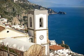 Villa Gr - Enchanting Villa Overlooking the Sea