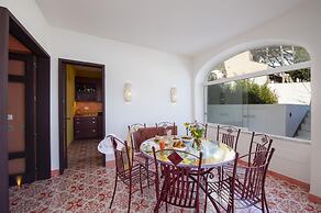 Villa Gr - Enchanting Villa Overlooking the Sea