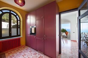 Villa Gr - Enchanting Villa Overlooking the Sea