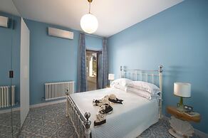 Villa Gr - Enchanting Villa Overlooking the Sea