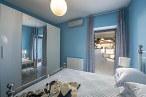 Villa Gr - Enchanting Villa Overlooking the Sea