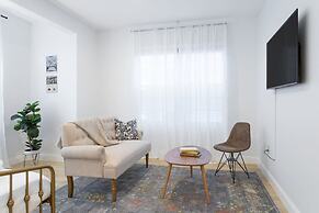 Cherry Suites 3BR Apt w W D Pool Table