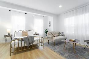 Cherry Suites 3BR Apt w W D Pool Table